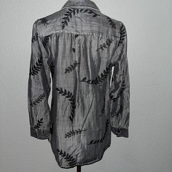 SOFT SURROUNDINGS Papyrus Leaf Embroidered Button Down Chambray Shirt EUC - PS - Picture 5 of 11